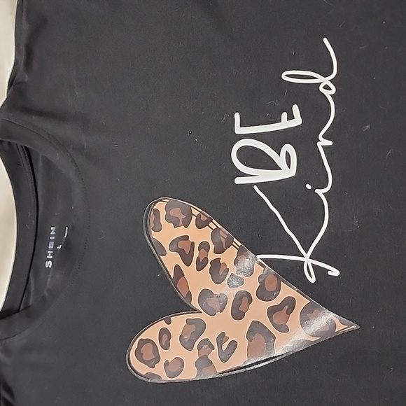 Shein short sleeve graphic tee - Picture 2 of 2